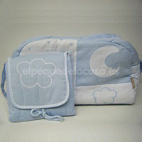 Bolso maternal y cambiador nubes